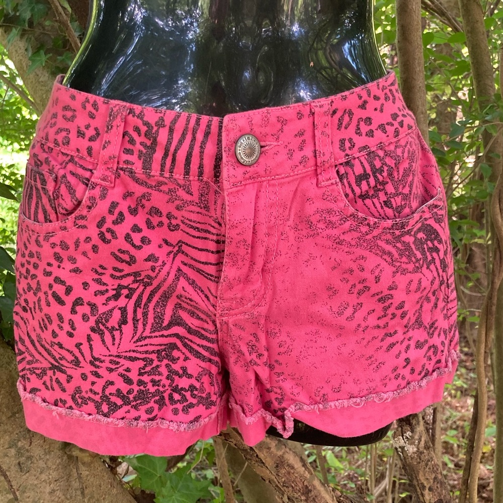 Hot Pink Leopard LEI Jrs 7 Distressed Shorts